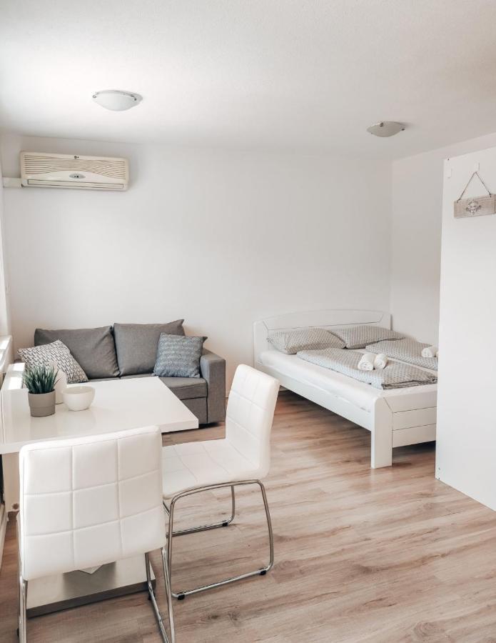 Studio Apartment Sanya ليوبليانا المظهر الخارجي الصورة